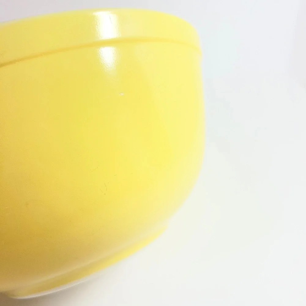 Vintage Pyrex 2.5qt Yellow Bowl #35 Made in USA 403